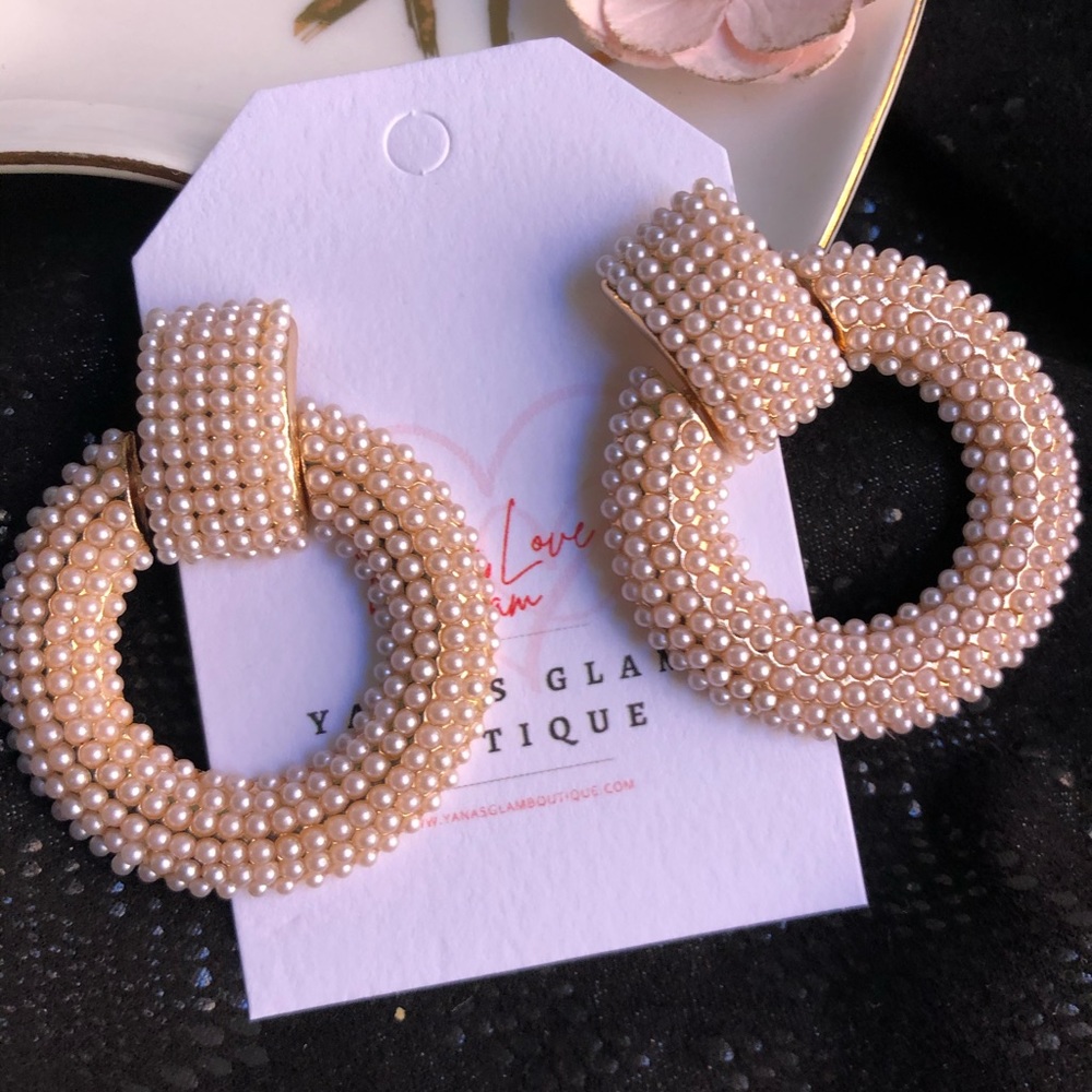 Elegant Pearl Interlock Hoop Earrings - Picture 3 of 5